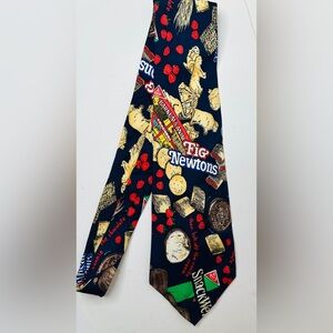 Men’s Vintage Silk Nicole Miller NABISCO Novelty Tie Navy Blue Multicolor
